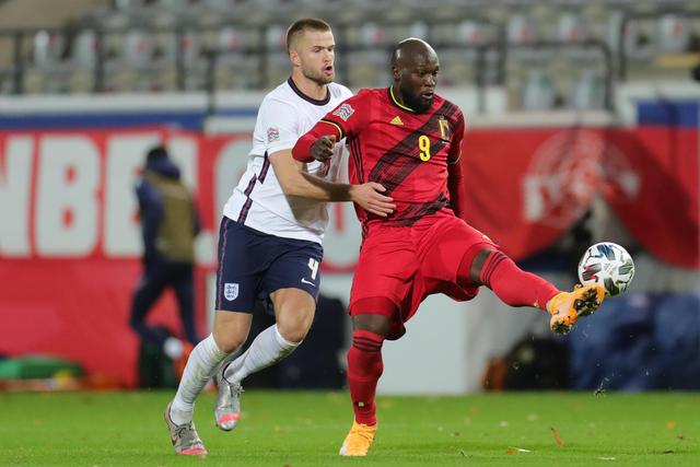 CBA官方：杨鸣进场质疑裁判被禁赛3场罚款3万